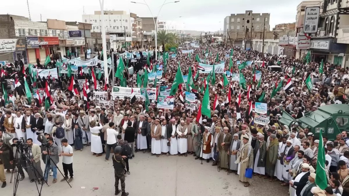 عاجل: الشريف يكشف استعداد اليمن للقتال في خنادق السعودية ضد إيران... وأرقام صادمة عن الصواريخ الإيرانية!