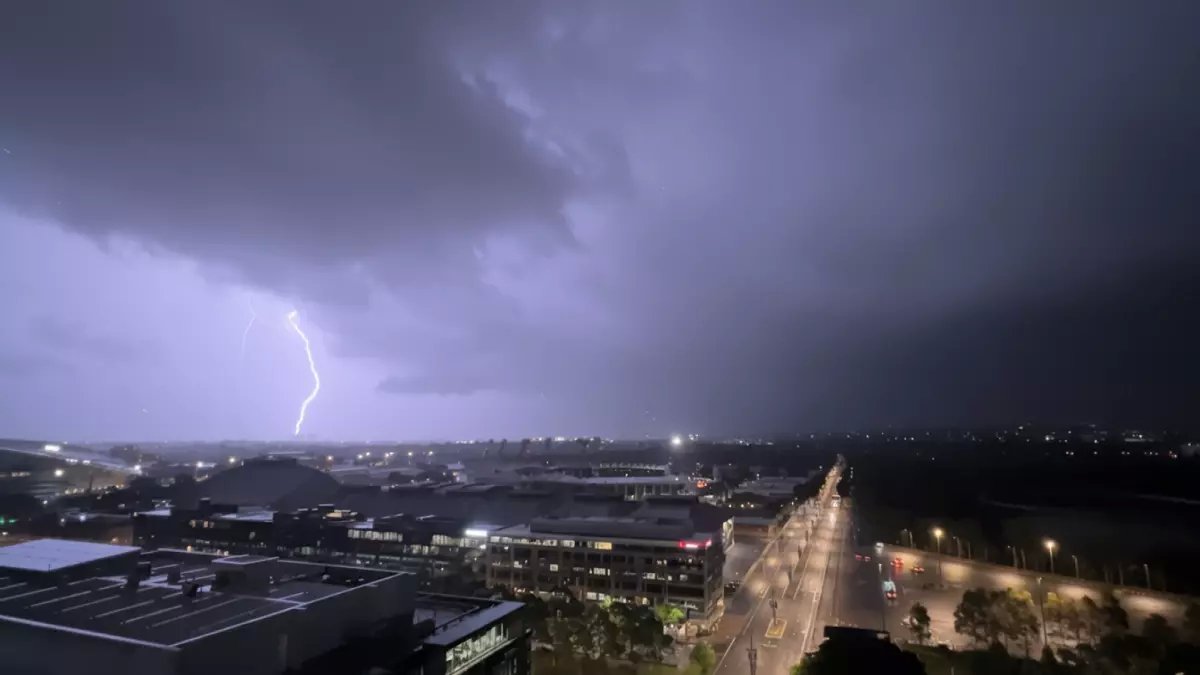 عاجل: الأرصاد تحذر من كارثة محتملة… سيول مدمرة تجتاح السعودية والمواطنون في خطر!