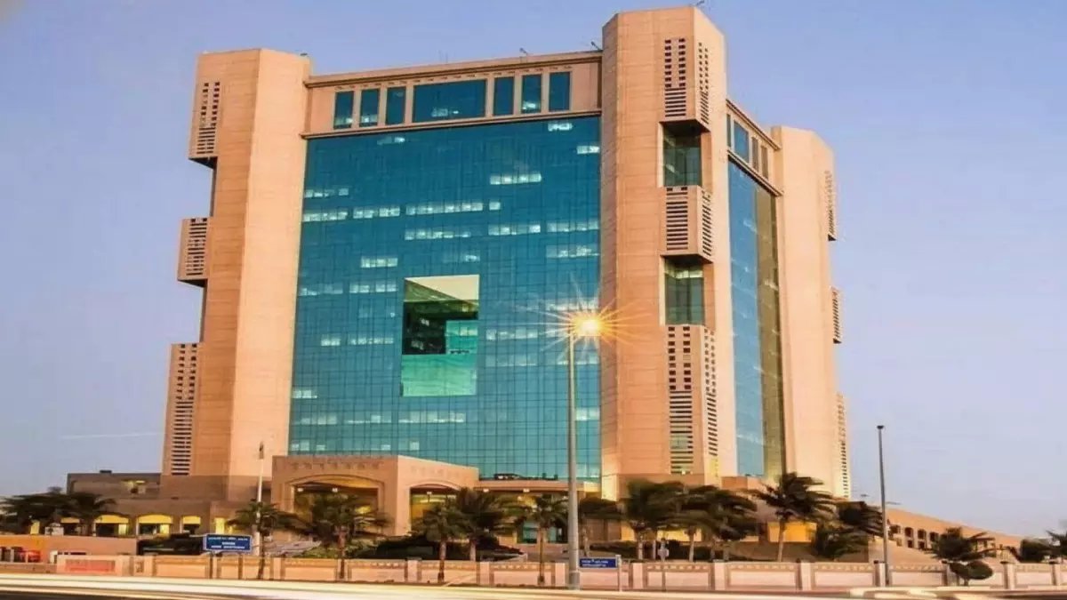 عاجل: أمانة جدة تفكك شبكة "حجز المواقف" وتضبط مافيا الأقفال الإلكترونية - عمليات إزالة واسعة في 4 أحياء!