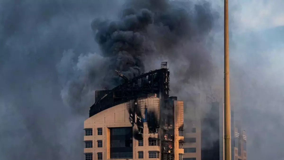 عاجل: إيران تشن هجمات صاروخية مدمرة على الخليج... انقطاع الكهرباء بالكويت وصفارات الإنذار تدوي!