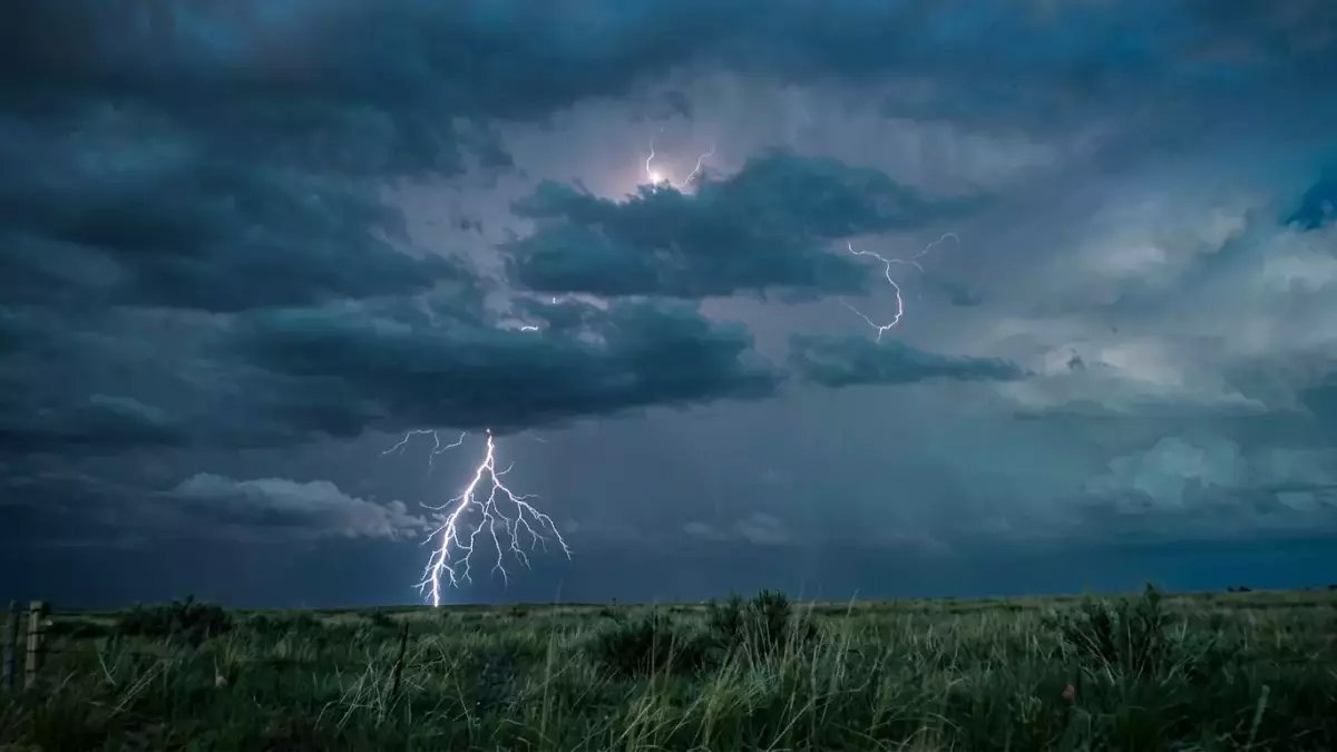 عاجل: خريطة الخطر الجوي تشعل السعودية... سيول مدمرة وأمطار رعدية تضرب 12 منطقة خلال 48 ساعة!