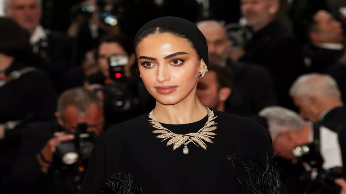 عاجل: خبيرة التجميل السعودية يارا النملة تكشف السر وراء هيمنة الجمال العربي عالمياً... ثورة حقيقية تغير المعايير!