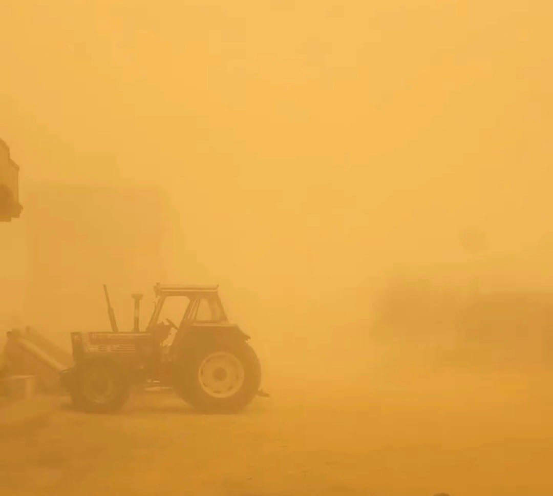 عواصف ترابية شديدة تضرب مركز الفرافرة