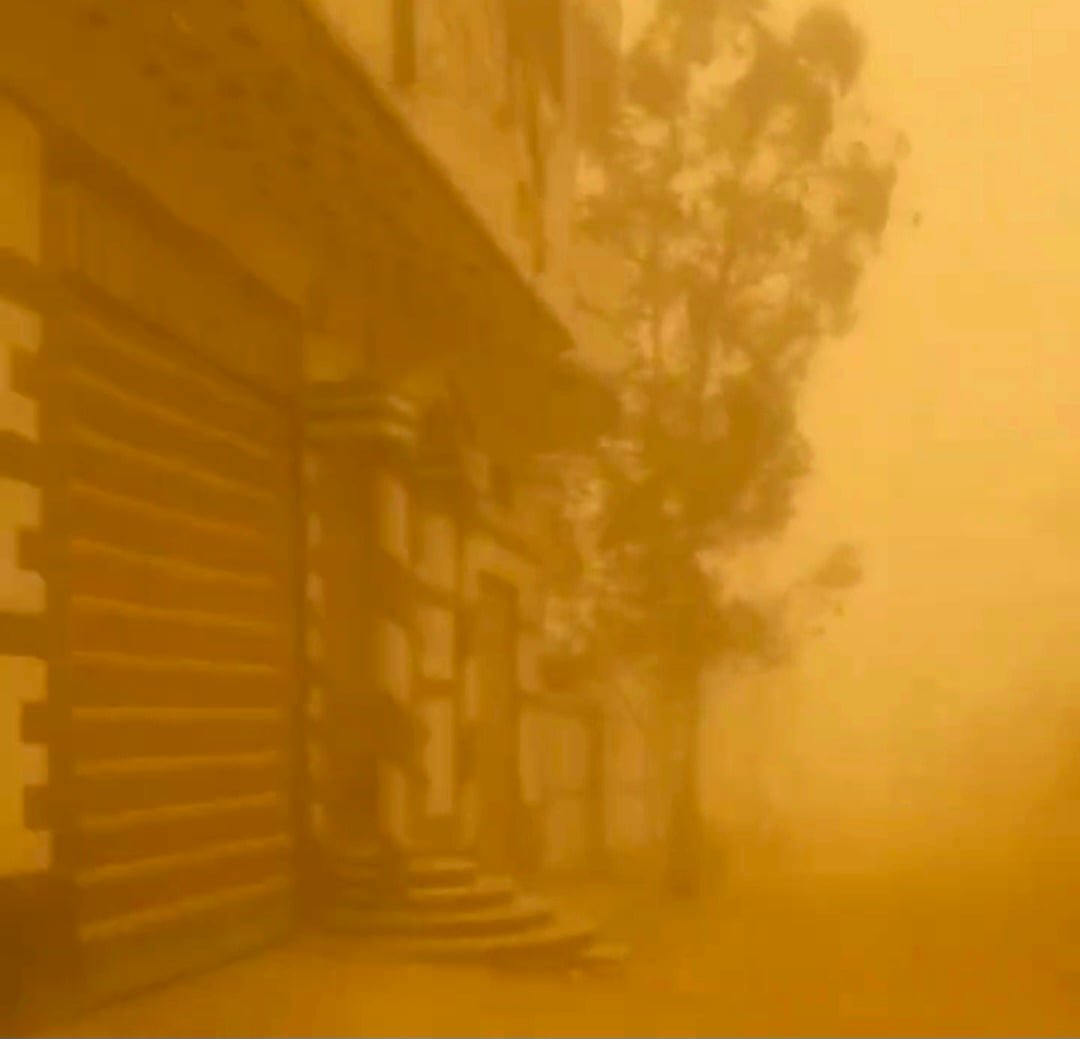 عواصف ترابية شديدة