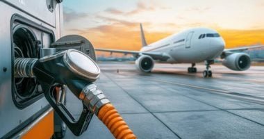 تفاقم أزمة وقود الطائرات يرفع تكاليف السفر الجوى و زيادات الأسعار