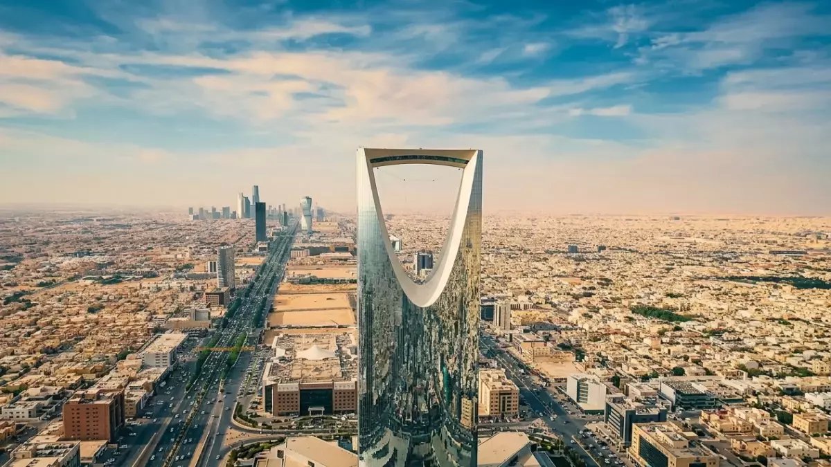 خطير: قرار عاجل من الداخلية السعودية للعالقين... المغادرة مجاناً قبل 18 أبريل 2026 أو غرامة 50 ألف ريال!