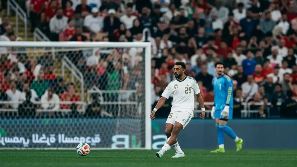 🔥 كارثة دفاعية تهز رينارد.. انفجار صاروخي للصرب يهزم السعودية ويقترب من إقالة الفرنسي قبل المونديال!