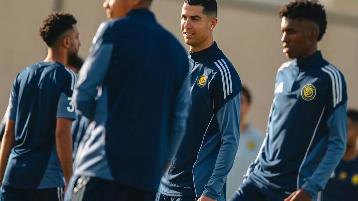 عاجل: رونالدو يعود بقوة للتدريبات الجماعية ويقترب من قيادة هجوم النصر أمام النجمة... هل ينهي غيابه بضربة قاضية؟