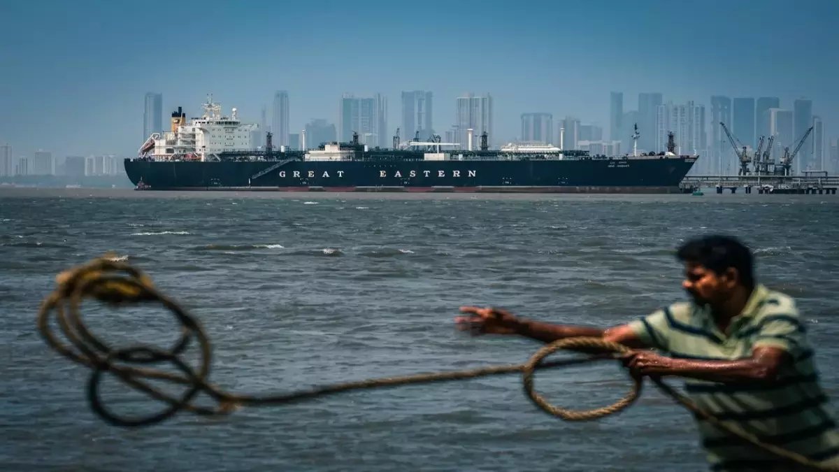 عاجل: انهيار أسعار النفط يهز الأسواق… برنت ينخفض تحت 100 دولار للمرة الأولى وسط توقعات صادمة!