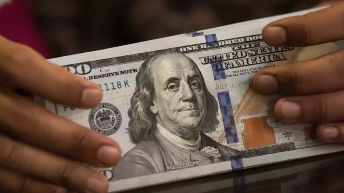 عاجل: الدولار يحطم حاجز الـ54 جنيه لأول مرة... المصريون في صدمة والخبراء يحذرون!