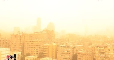 تحذير لقائدى المركبات ومرضى الحساسية.. رمال مثارة تضرب أغلب الأنحاء وانعدام الرؤية