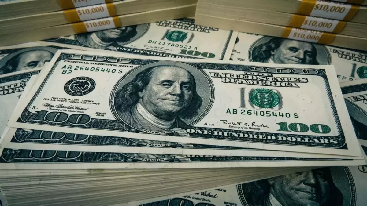 بنك عملاق يكسر حاجزًا نفسيًا في سوق الصرف.. كيف حقق بنك الإمارات دبي الوطني انتصارًا سعريًا بـ 53.40 جنيه؟