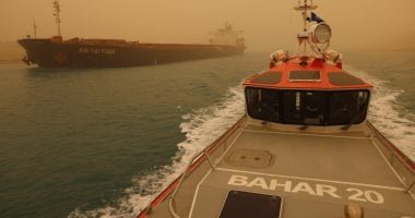 رئيس هيئة قناة السويس: نجاح جهود تعويم سفينة صب بعد جنوحها بسبب عطل فنى