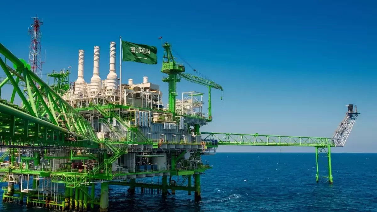 عاجل: أرامكو ترفع أسعار النفط إلى آسيا 40 دولارًا للبرميل… الحرب مع إيران تحرق الأسواق وتدفع للتسعير القياسي الأول!