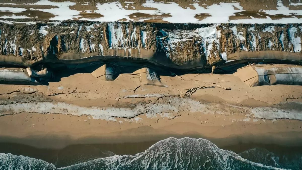 عاجل: ضمان بقيمة 8.5 مليون دولار كـ"سيف دمقليس" لإنقاذ ساحل نانتوكيت… هل سينجح الاتفاق الجديد بعد سجل الإخفاقات؟