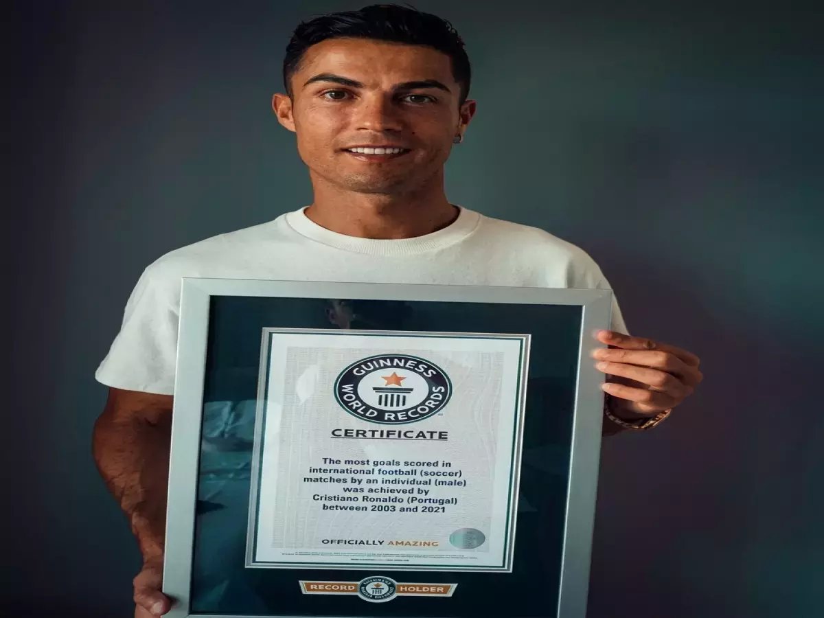 رونالدو يمدحه.. لكن الرقم القياسي التاريخي الذي سجله ياسين بونو يثبت أنه تفوق حتى على إطراء الأسطورة