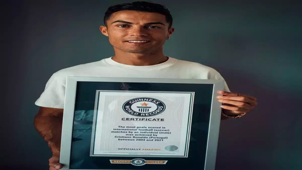 رونالدو يمدحه.. لكن الرقم القياسي التاريخي الذي سجله ياسين بونو يثبت أنه تفوق حتى على إطراء الأسطورة