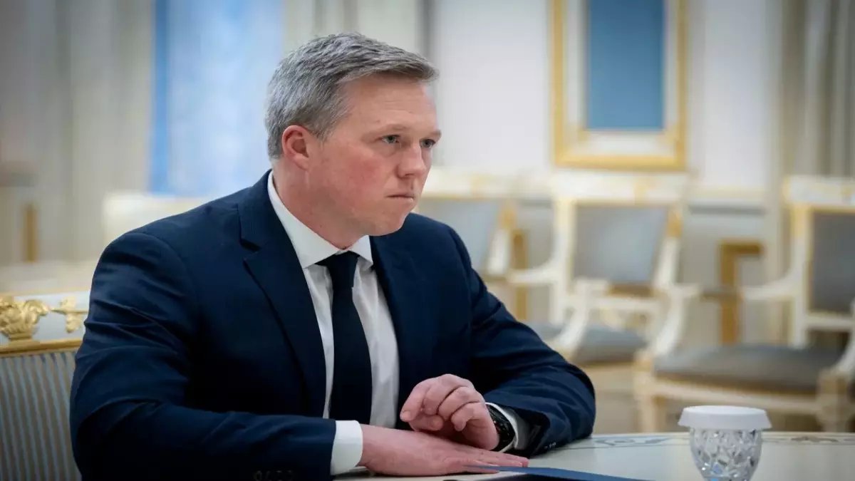 عاجل: مناقشات سرية لإقالة 3 وزراء من إدارة ترمب… بينهم مدير الـ«إف.بي.آي»!