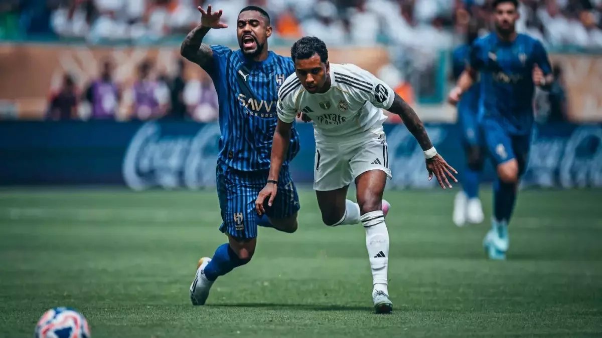 عاجل: إعلامي شهير يكشف الحقيقة الصادمة حول مباراة النصر والهلال… هل تغيرت نتيجة الدوري بسبب أخطاء التحكيم؟