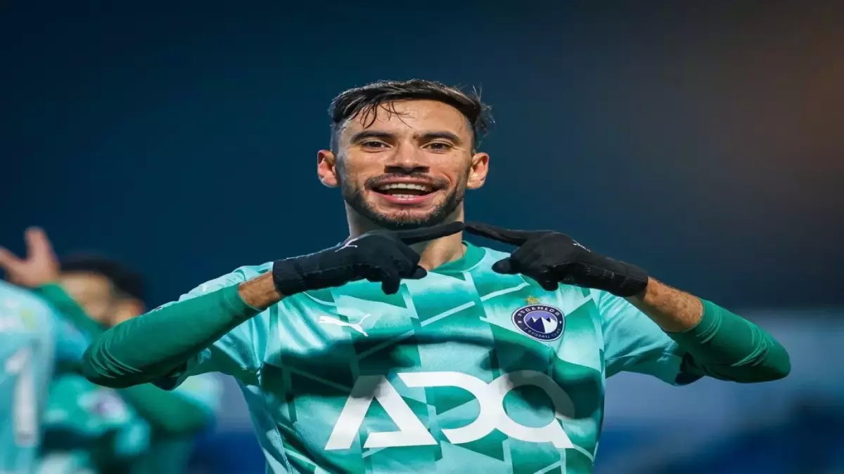 تحت الضغط يحمل ناصر ماهر أمل أمة.. فماذا فعل؟ خطوة بيراميدز العملاقة نحو النهائي تمحو سنوات الانتظار