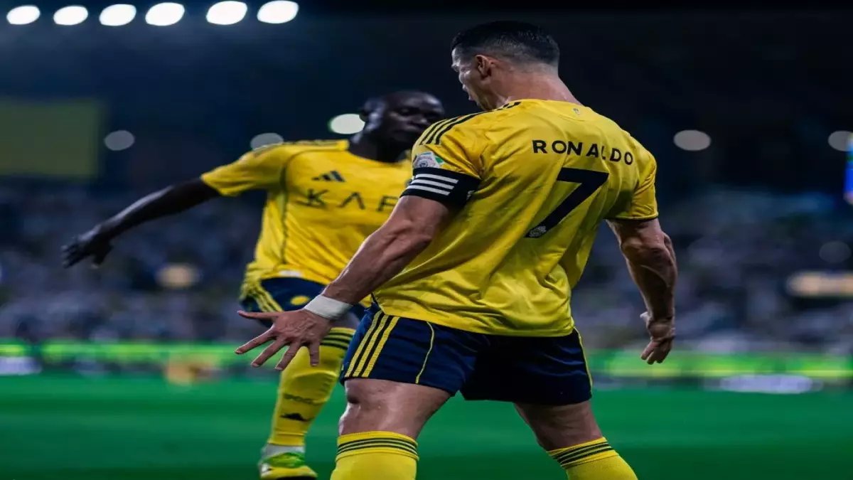 عاجل: الحمدان يكشف السر الخطير وراء انفجاره مع النصر… تحول صادم من الهلال قلب مسيرته رأساً على عقب!