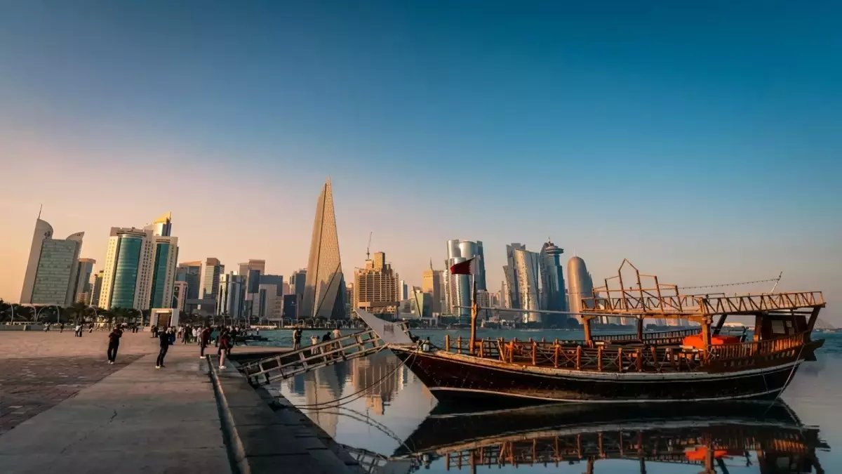 عاجل: لقاء سري بين محمد بن سلمان وإنفانتينو يكشف عن صفقة رياضية تاريخية ستغير وجه كرة القدم العالمية!