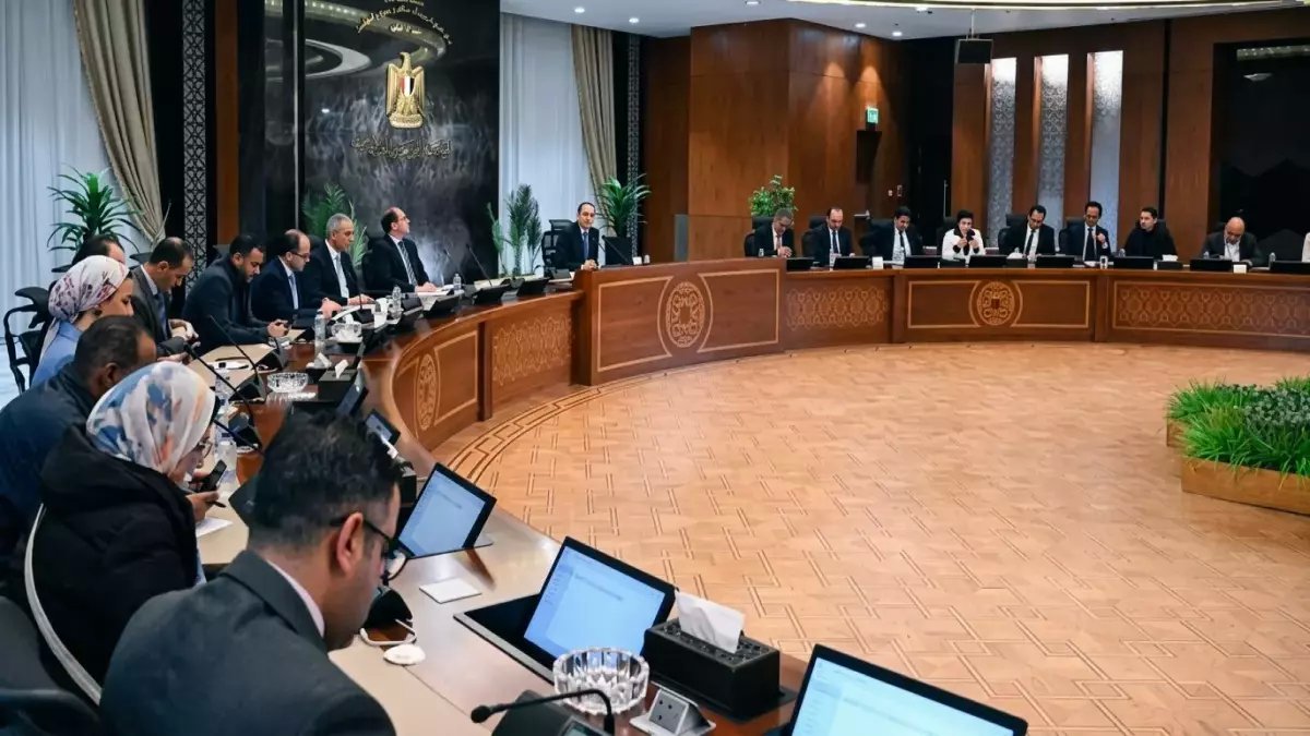 عاجل: الحكومة المصرية تكشف حقيقة زيادة الرواتب في 2026.. المعلمون والأطباء يحصلون على 1000 و750 جنيه إضافية على الراتب الأساسي!