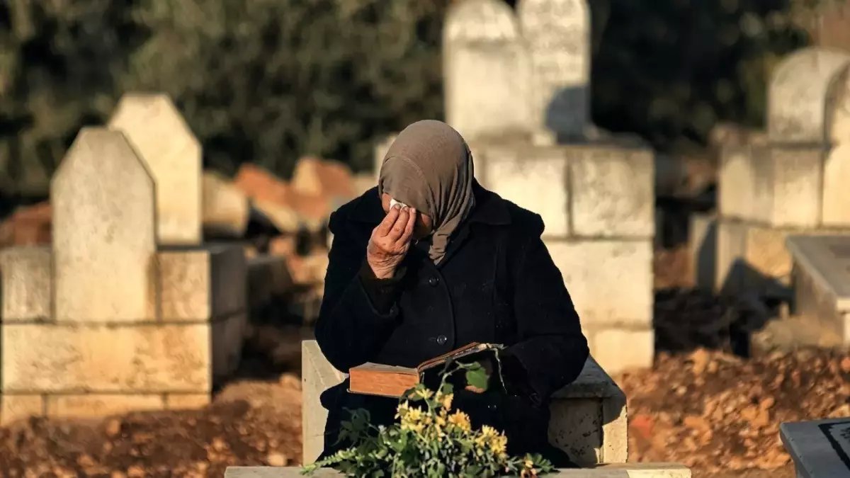 خبراء الدين يكشفون: هذا هو اليوم المثالي لزيارة المقابر - تعرف على الثواب المذهل!