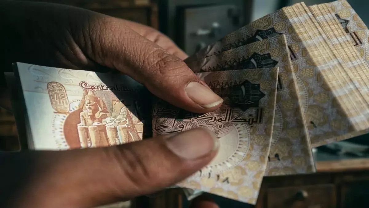 رسمياً: قرار صادم بزيادة الحد الأدنى للأجور في مصر.. العمال يصدمون بالمبلغ الجديد!