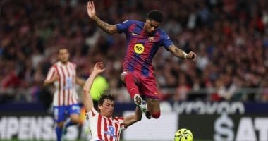 أتلتيكو ضد برشلونة.. تعادل 1 - 1 في شوط أول مثير وطرد لاعب الروخي بلانكوس
