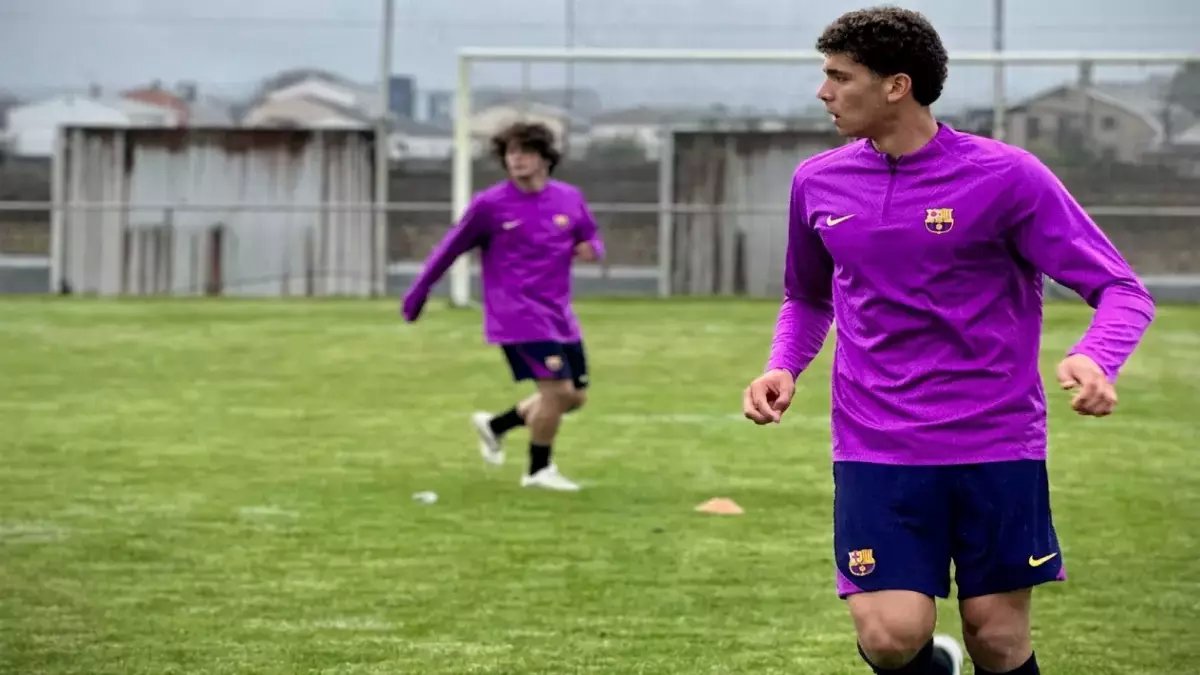 رسمي: تشكيل برشلونة للشباب يفجر مفاجأة صادمة بالغياب المريب... أين اختفى النجم المصري حمزة عبد الكريم؟