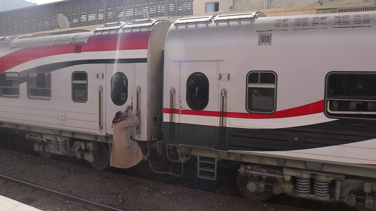 السلوكيات الخاطئة بالسكة الحديد