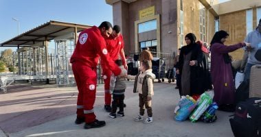 مصر تمد غزة بـ3290 طنا من المساعدات الإنسانية وتستقبل الدفعة 30 من المصابين