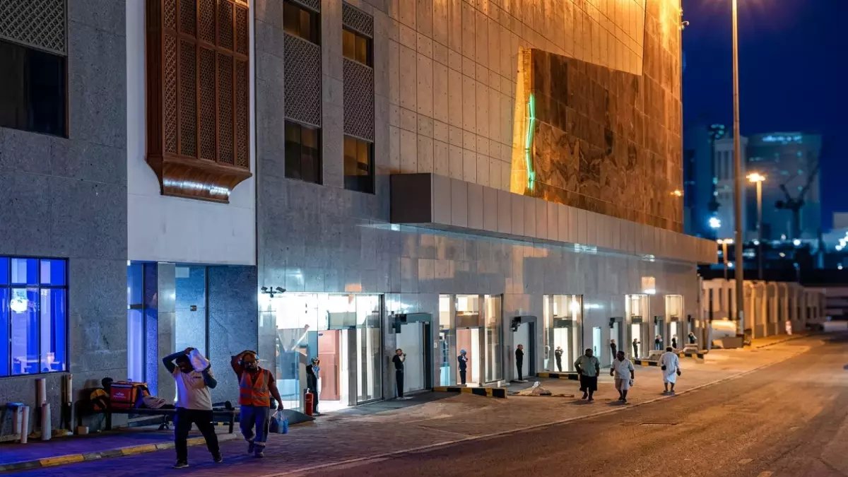 حصري لأول مرة: أمانة مكة تنهي أكبر مشروع مواقف ذكية بالشرق الأوسط… يستلم سيارتك في 90 ثانية بجوار الحرم!