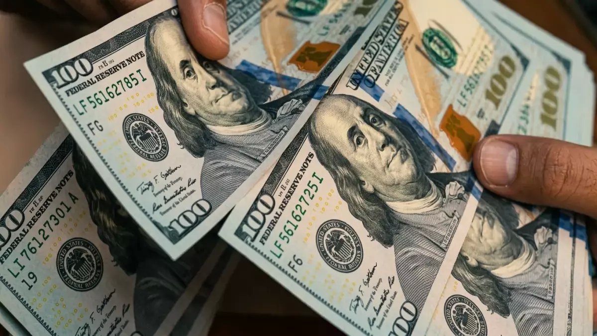 عاجل: الدولار يقفز إلى 54.43 جنيه في البنوك المصرية.. هل يستمر الصعود الجنوني؟