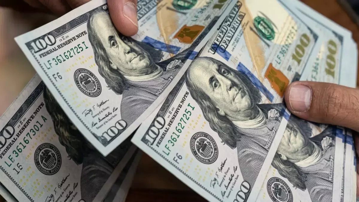 عاجل: كشف أفضل وأسوأ سعر شراء للدولار اليوم في البنوك… مصرف واحد يهيمن بـ54.47 بينما آخر يتراجع إلى 54.32 جنيه! 📉