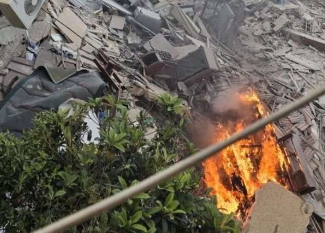 النيران تلتهم المباني النيران تلتهم المباني