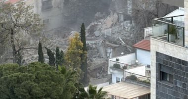 دمار هائل في حيفا المحتلة وفقدان 4 إسرائيليين بعد سقوط صاروخ إيراني.. صور