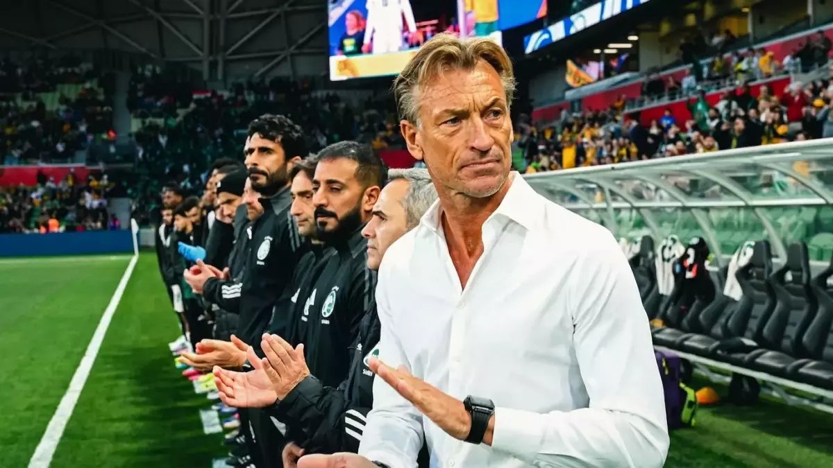 عاجل: جماهير الهلال تسحق رينارد بهجوم هستيري… الرجل ينزف الآن أمام 60 ألف!