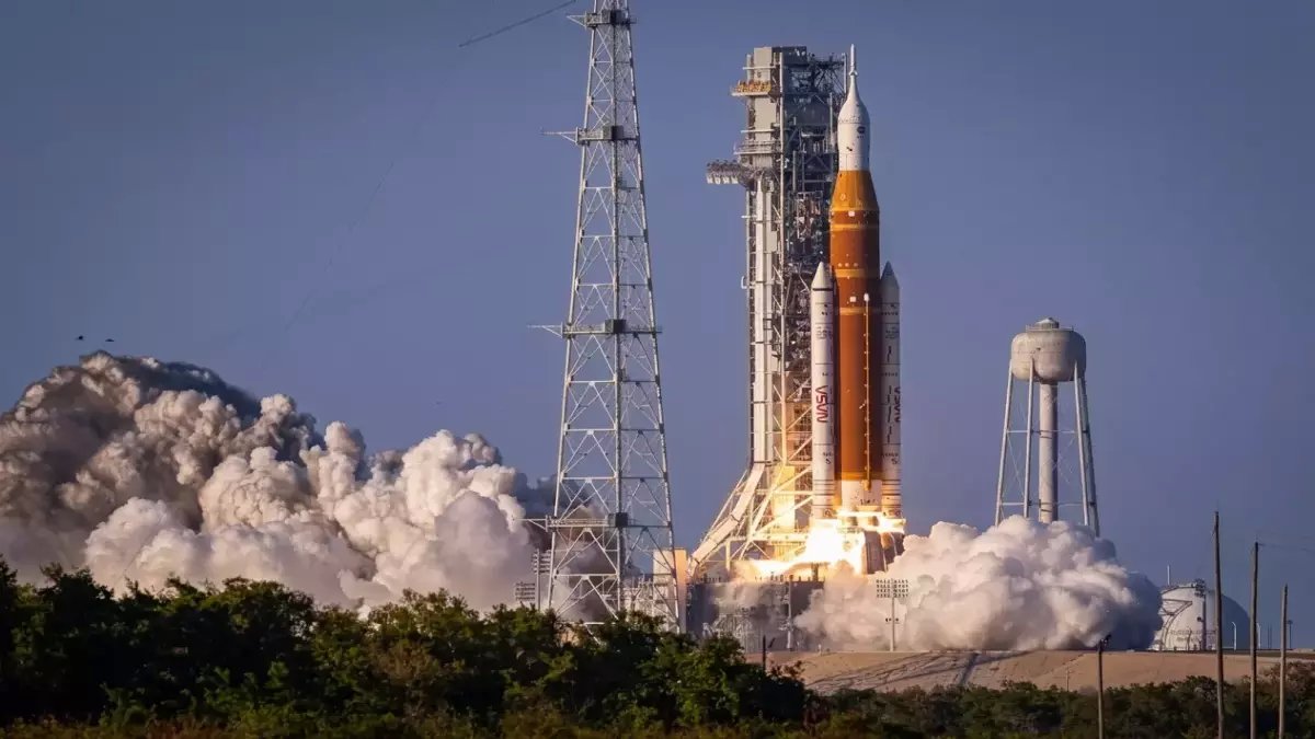 عاجل: السعودية تدخل تاريخ الفضاء بقوة… إطلاق “شمس” ضمن مهمة أميركية خطيرة لإعادة الإنسان إلى القمر!