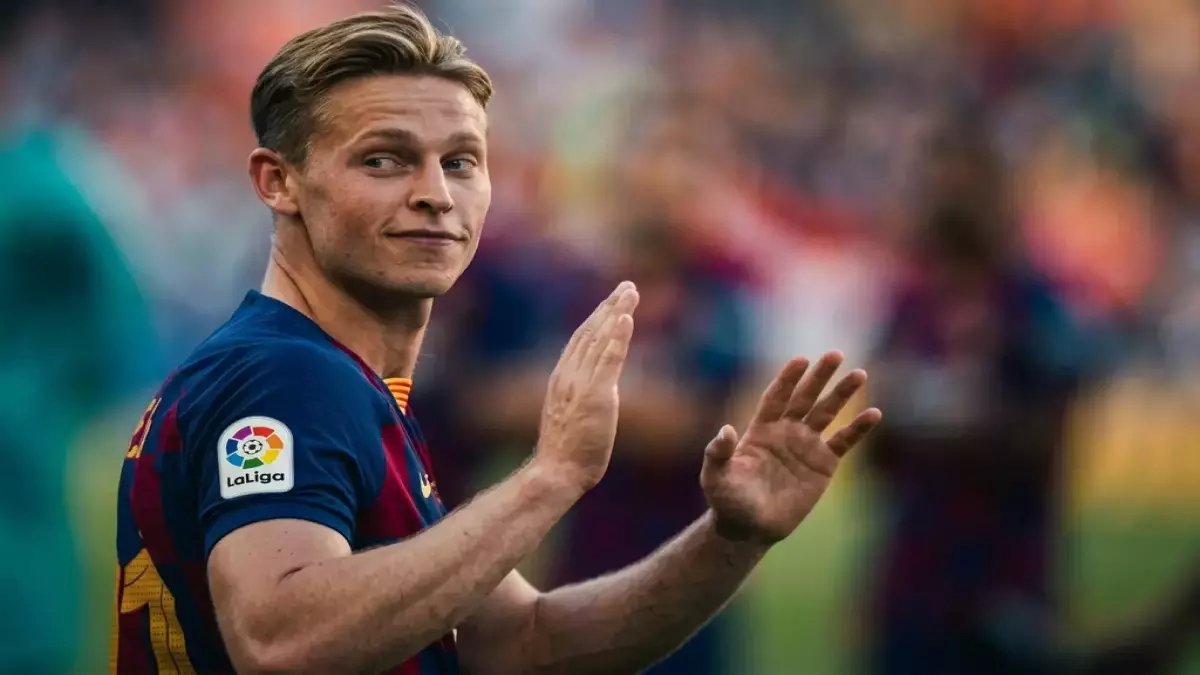 مفاجأة طبية تحسم الأمل قبل المباراة المصيرية: تقرير 'المايسترو' دي يونغ يؤكد غياب قاري عن ميدان أتلتيكو