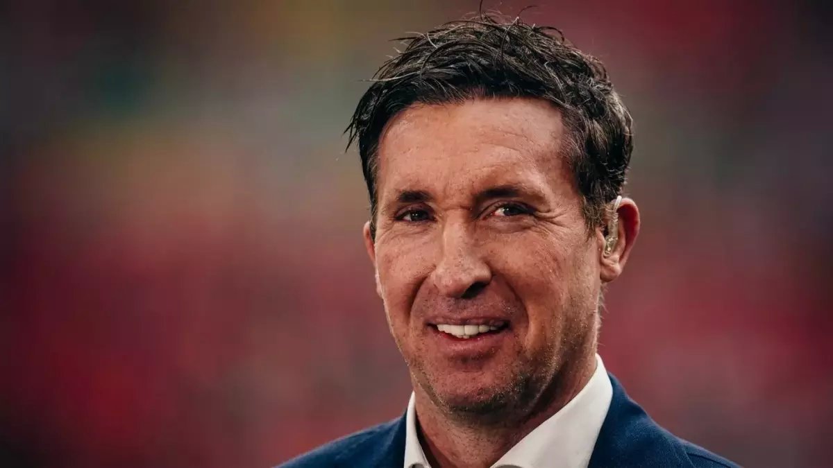 عاجل: روبي فاولر يصف كوناتي بـ"المستسلم" بعد رباعية مانشستر… هل تبدأ أزمة دفاع ليفربول أمام الكبار؟