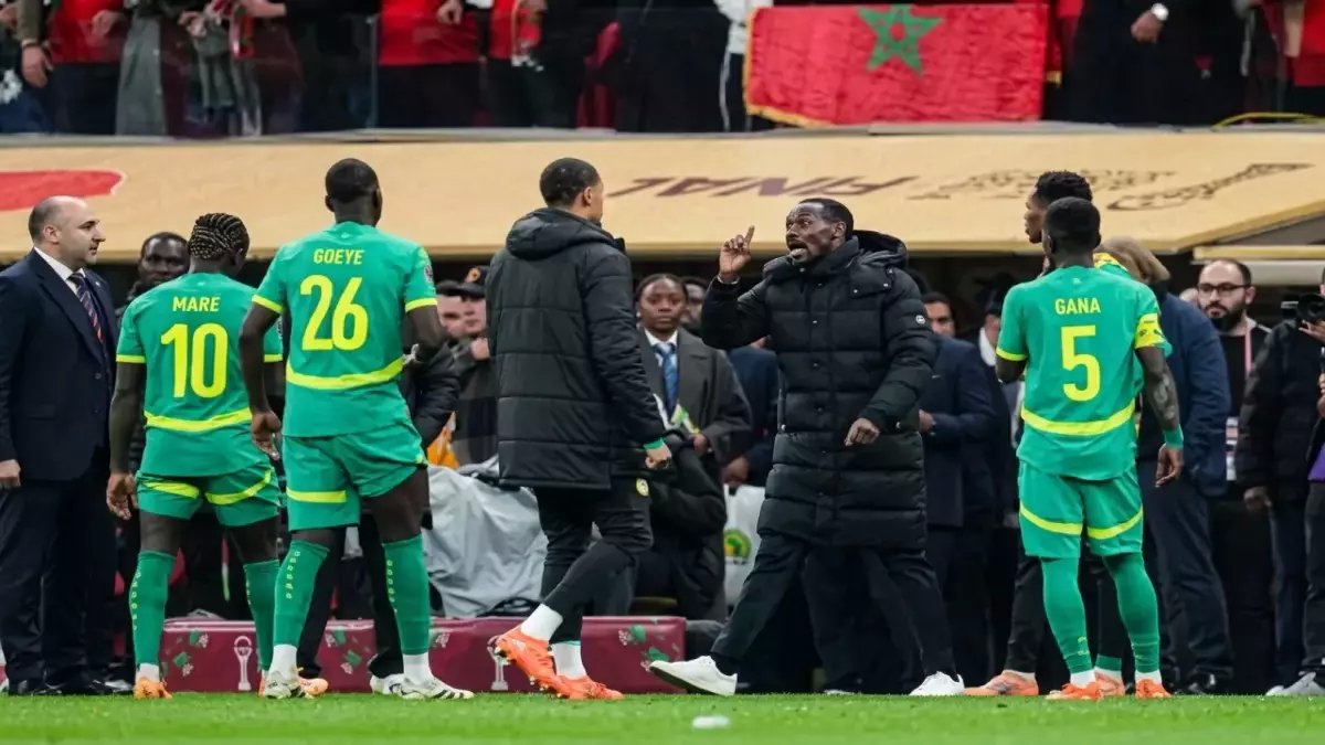 عاجل: التقرير السري الذي دمر السنغال - المنسق العام يكشف للمرة الأولى: "المدرب أمر اللاعبين بالانسحاب وحرض على التمرد"... وهذه جريمة قانونية لن تُغتفر!