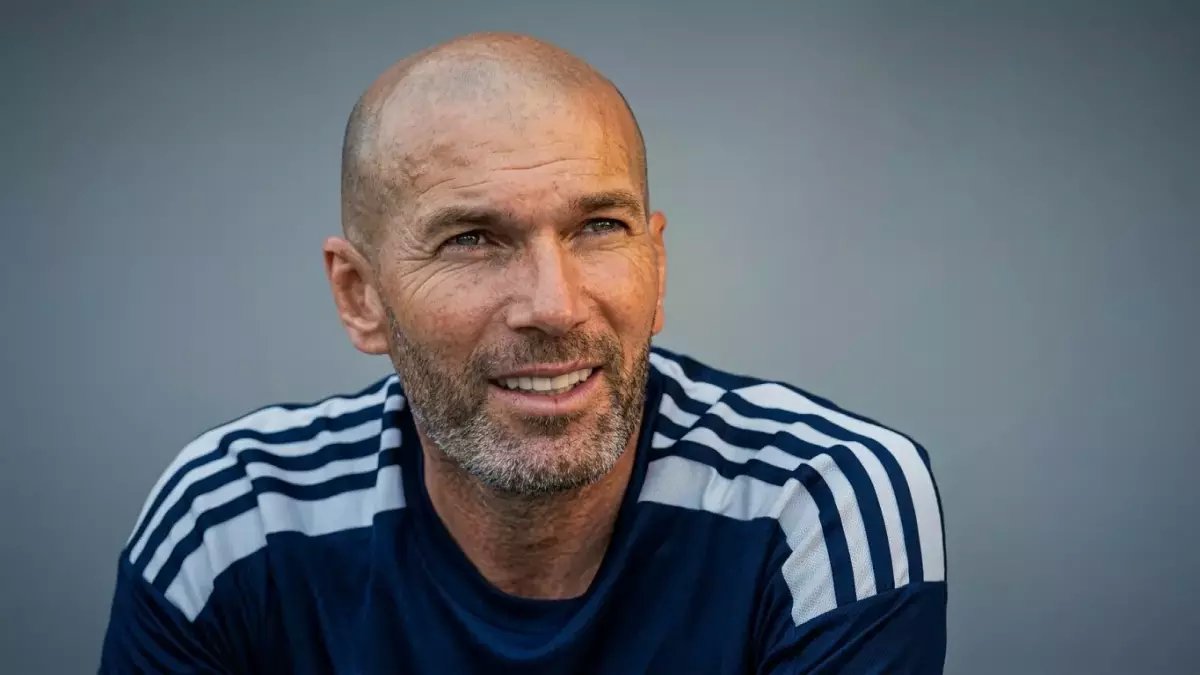 عاجل: زيدان يُواجه مفاجأة سعودية صادمة… هل يرفض ريال مدريد لأول مرة لصالح الهلال بملايين مجنونة؟