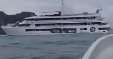 جنوح سفينة سياحية في المحيط الهادئ وإجلاء 30 راكبا.. فيديو