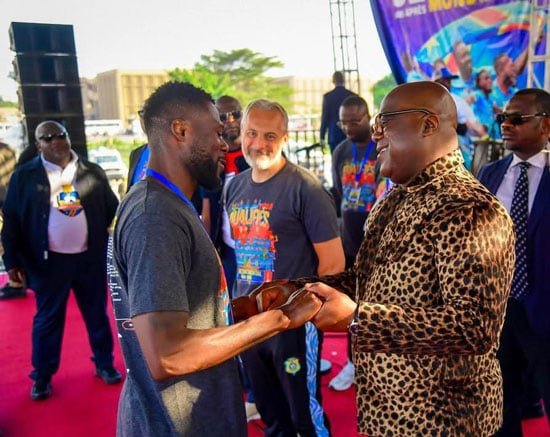 100764-تكريم-رئيس-الكونغو-للمنتخب