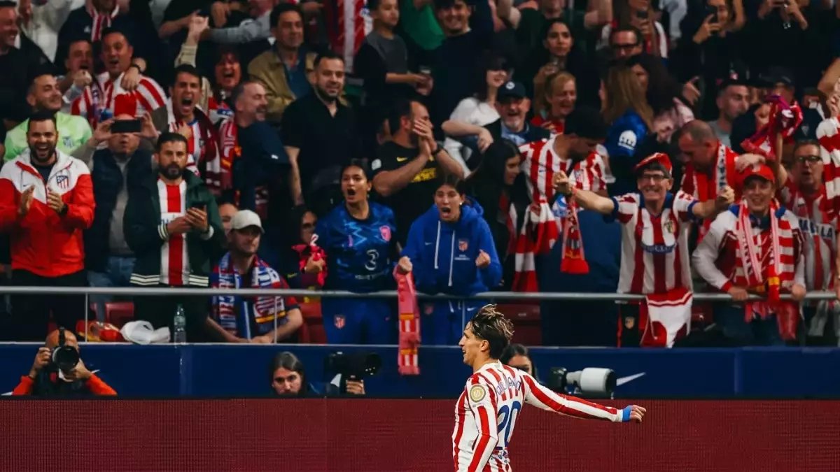 عاجل: هدف جوليانو سيميوني ونار راشفورد يُعيدان التوازن بين أتلتيكو وبرشلونة - معركة الليجا تصل إلى ذروتها!