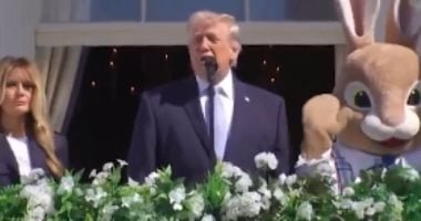 ترامب يتحدث عن الحرب بجوار أرنب عيد الفصح: يجب على إيران أن تستسلم