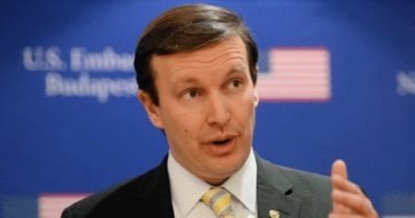 سيناتور ديمقراطى: تهديد ترامب بتدمير البنية التحتية بإيران الأكثر شيطانية