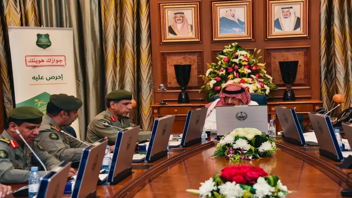 دائماً تسمع عن ولي العهد في أخبار السياسة... لكن قراره هذا ينهي معاناة الملايين بـ'هوية مقيم' و'جوازات آلية'